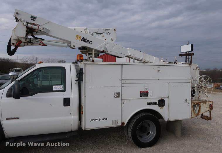 image for item DA6558 2006 Ford F550 bucket truck