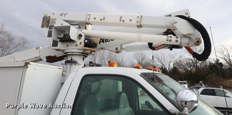 image for item DA6558 2006 Ford F550 bucket truck