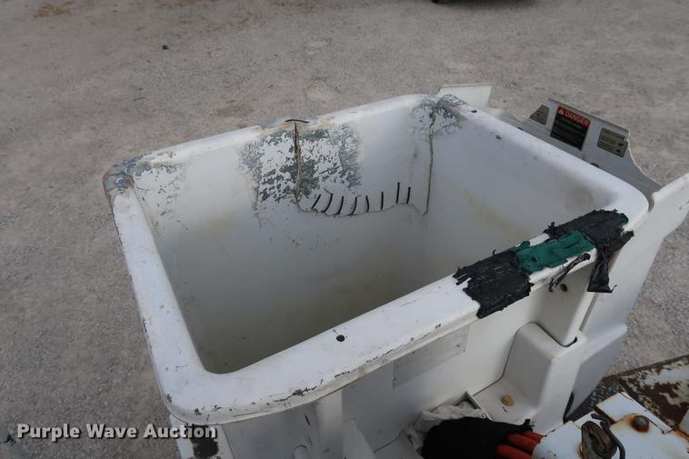 image for item DA6558 2006 Ford F550 bucket truck