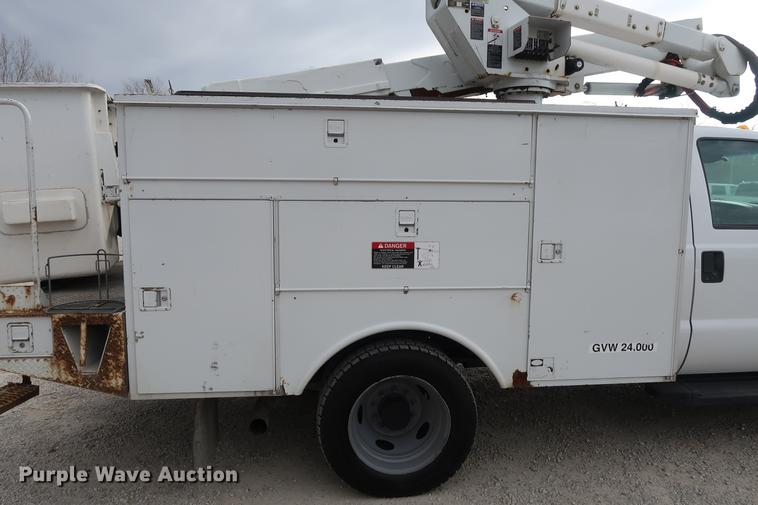 image for item DA6558 2006 Ford F550 bucket truck