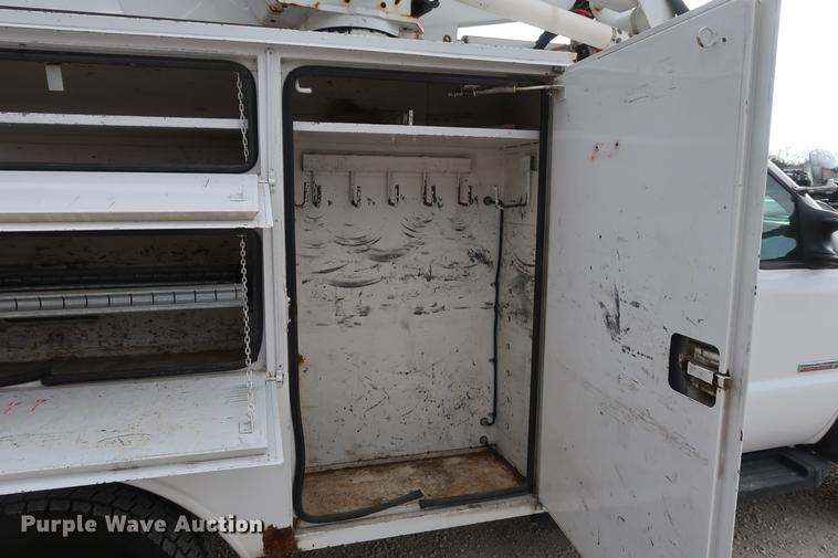image for item DA6558 2006 Ford F550 bucket truck