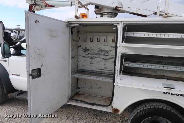 image for item DA6558 2006 Ford F550 bucket truck