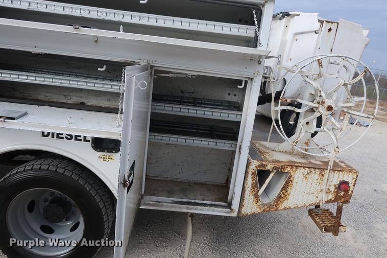 image for item DA6558 2006 Ford F550 bucket truck
