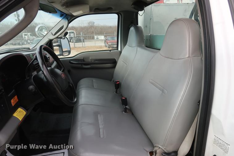 image for item DA6558 2006 Ford F550 bucket truck