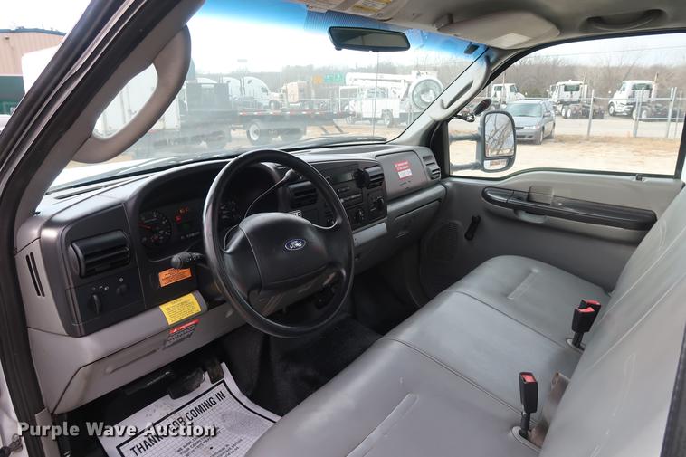 image for item DA6558 2006 Ford F550 bucket truck