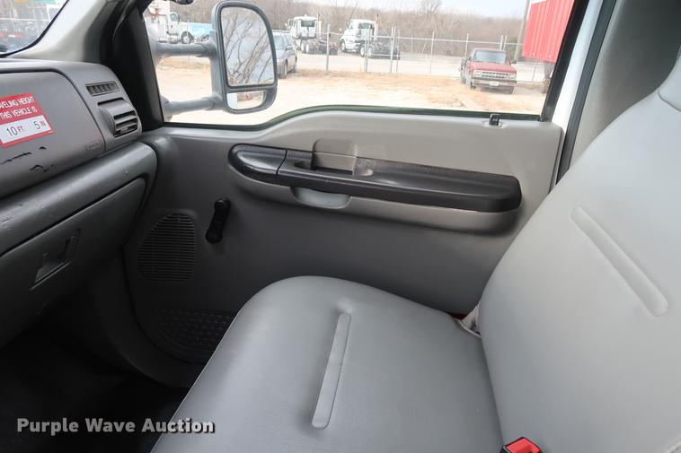 image for item DA6558 2006 Ford F550 bucket truck