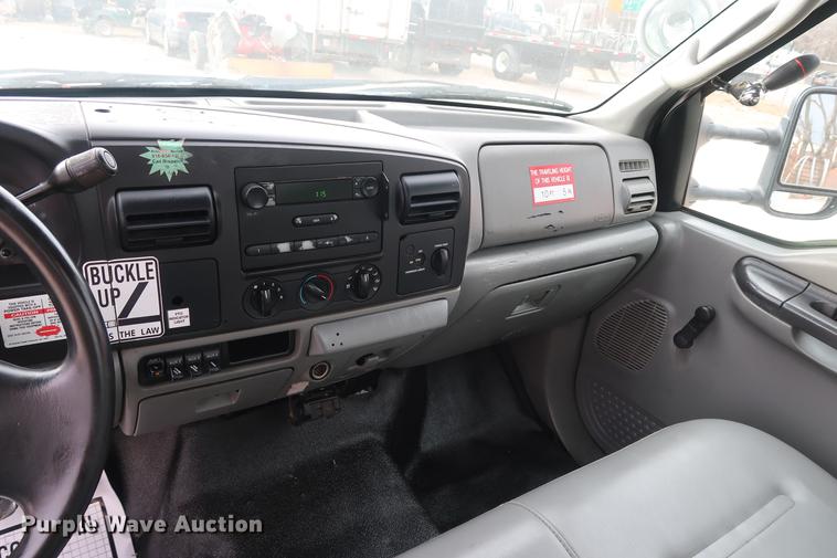 image for item DA6558 2006 Ford F550 bucket truck