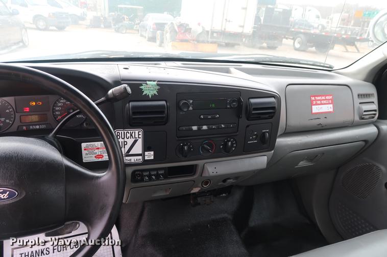 image for item DA6558 2006 Ford F550 bucket truck