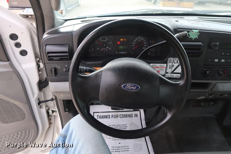 image for item DA6558 2006 Ford F550 bucket truck