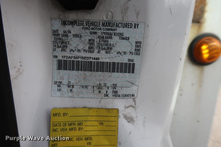 image for item DA6558 2006 Ford F550 bucket truck