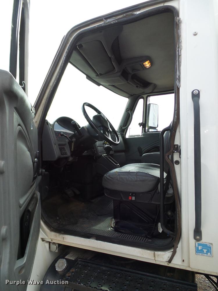 image for item DA6901 2005 International DuraStar 4300 box truck