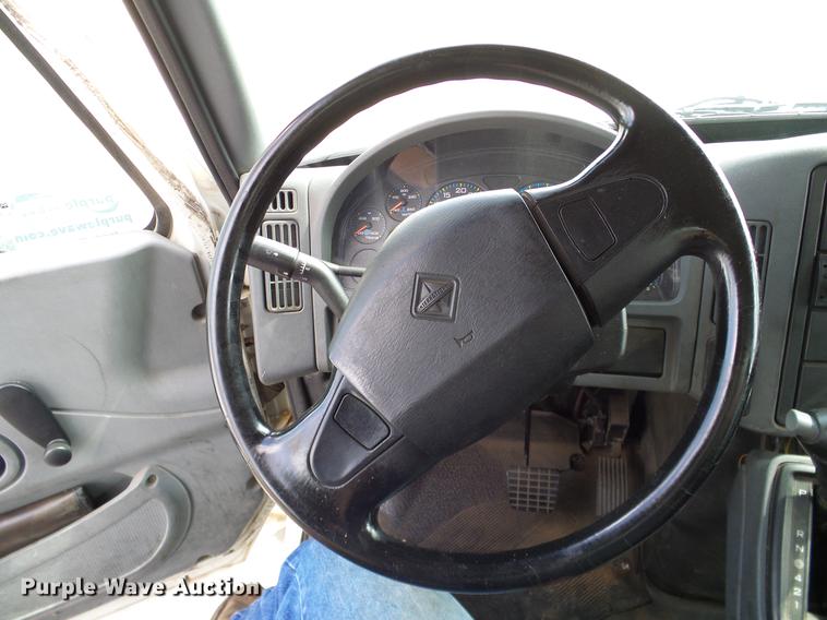 image for item DA6901 2005 International DuraStar 4300 box truck