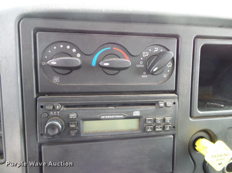 image for item DA6901 2005 International DuraStar 4300 box truck