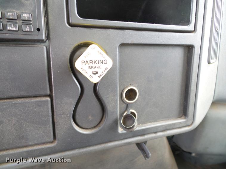 image for item DA6901 2005 International DuraStar 4300 box truck