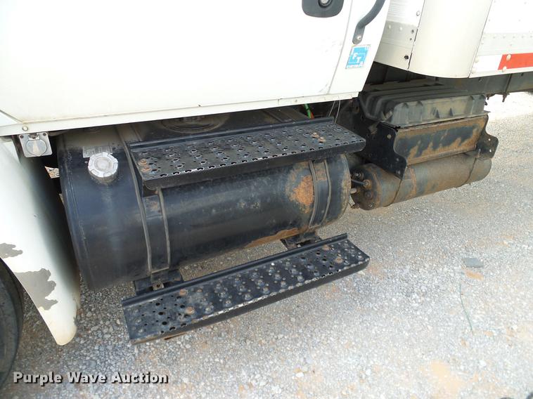 image for item DA6901 2005 International DuraStar 4300 box truck