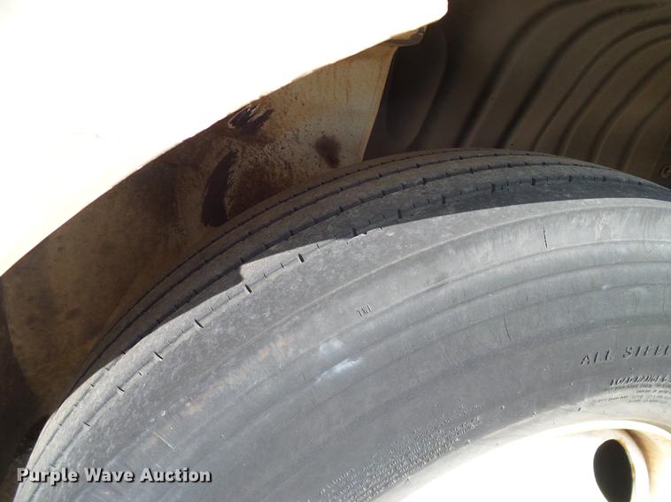 image for item DA6901 2005 International DuraStar 4300 box truck