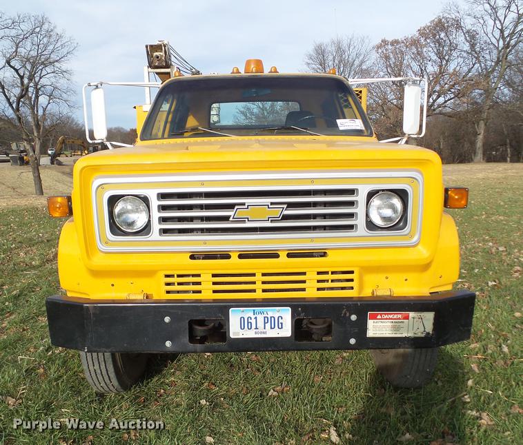image for item DA7012 1989 Chevrolet 60 service truck with crane