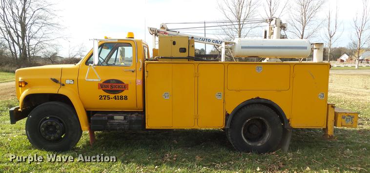 image for item DA7012 1989 Chevrolet 60 service truck with crane