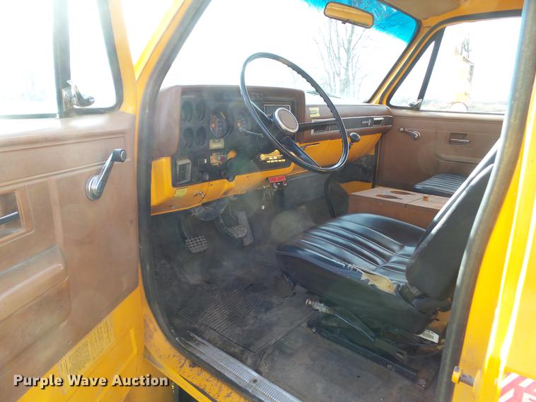 image for item DA7012 1989 Chevrolet 60 service truck with crane