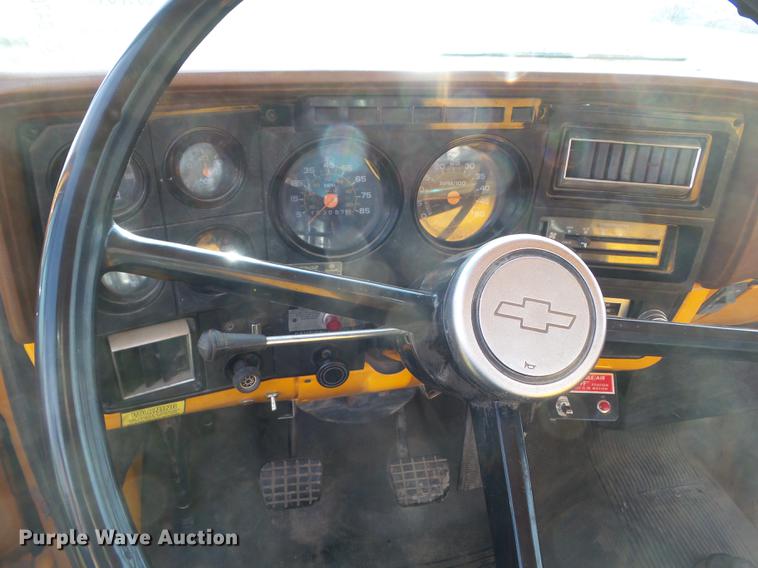 image for item DA7012 1989 Chevrolet 60 service truck with crane