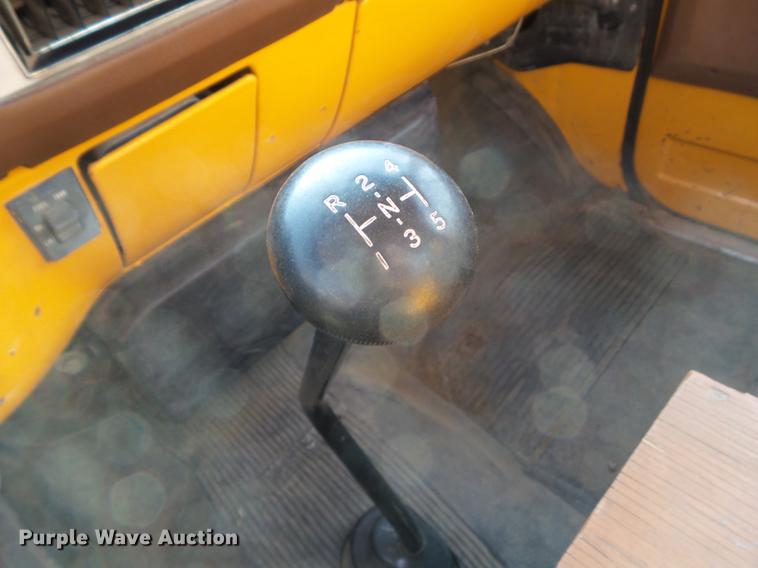 image for item DA7012 1989 Chevrolet 60 service truck with crane