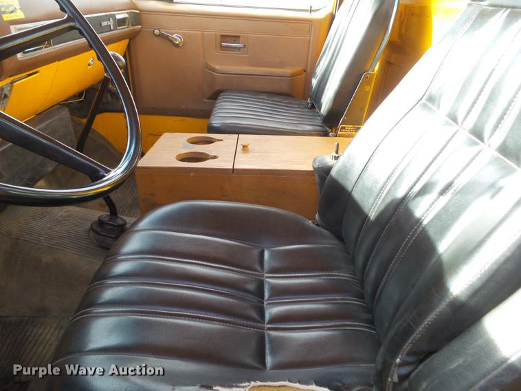 image for item DA7012 1989 Chevrolet 60 service truck with crane