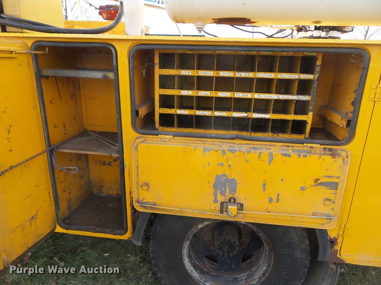 image for item DA7012 1989 Chevrolet 60 service truck with crane