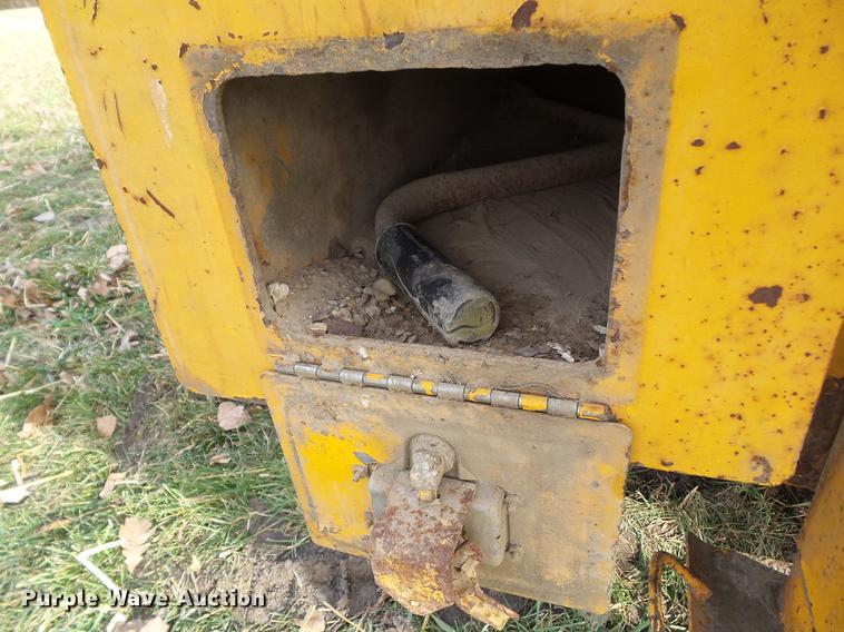 image for item DA7012 1989 Chevrolet 60 service truck with crane