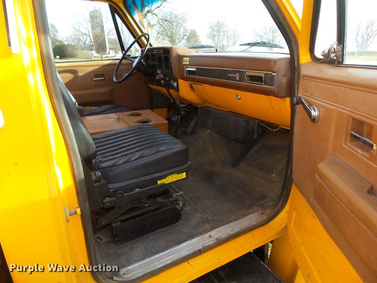 image for item DA7012 1989 Chevrolet 60 service truck with crane