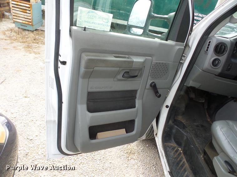 image for item DA8504 2011 Ford Econoline E450 box truck