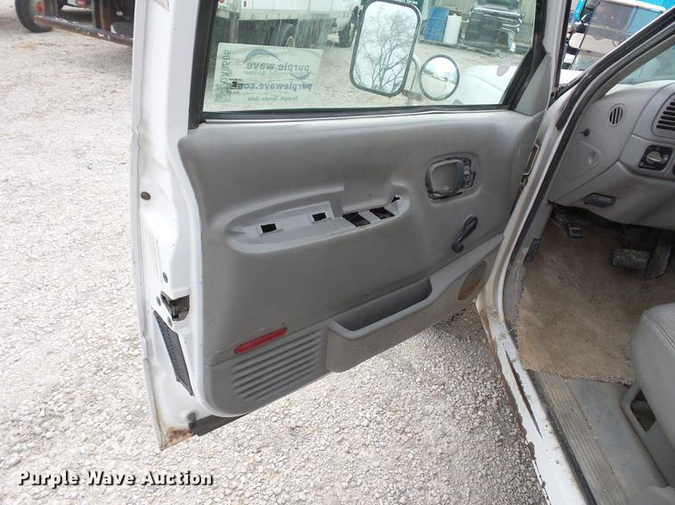 image for item DA8505 2000 Chevrolet 3500 dump bed pickup truck