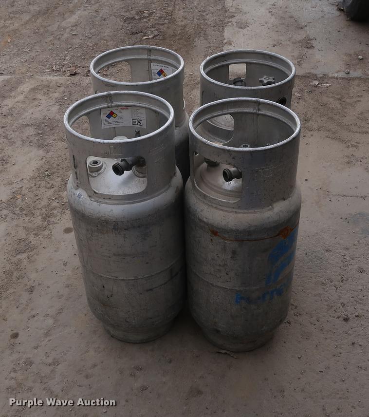 (4) forklift propane bottles in Odessa, MO Item DA8514 sold Purple Wave