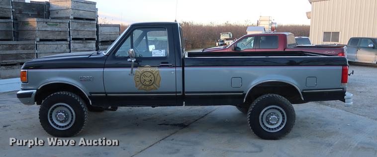 image for item DA8520 1989 Ford F250 XLT pickup truck
