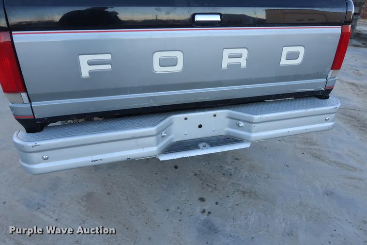 image for item DA8520 1989 Ford F250 XLT pickup truck