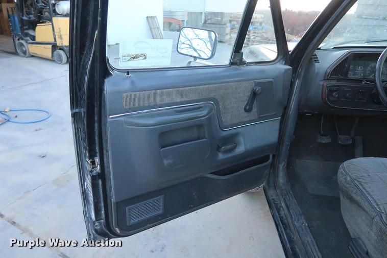 image for item DA8520 1989 Ford F250 XLT pickup truck