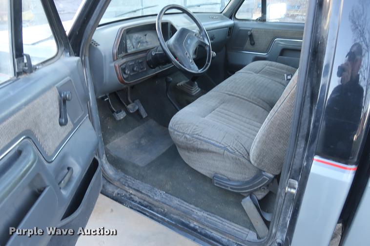 image for item DA8520 1989 Ford F250 XLT pickup truck