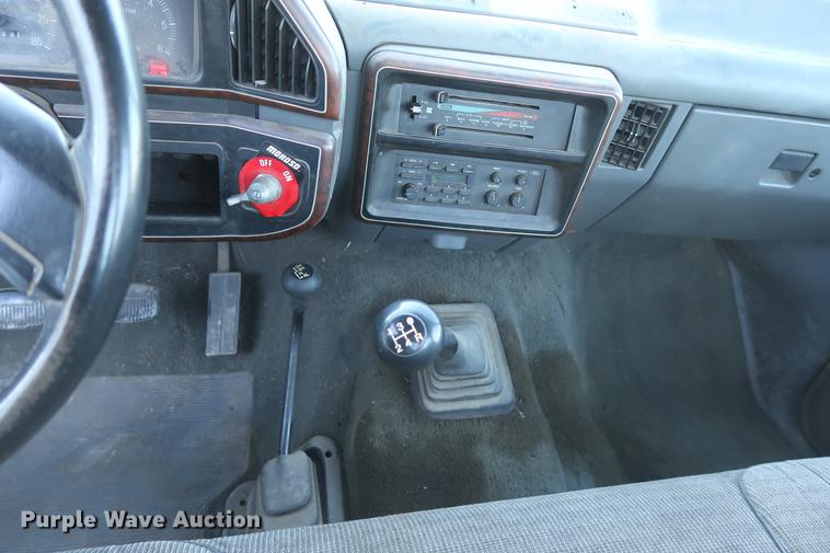 image for item DA8520 1989 Ford F250 XLT pickup truck