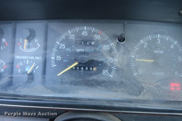 image for item DA8520 1989 Ford F250 XLT pickup truck