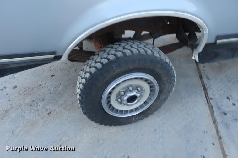 image for item DA8520 1989 Ford F250 XLT pickup truck