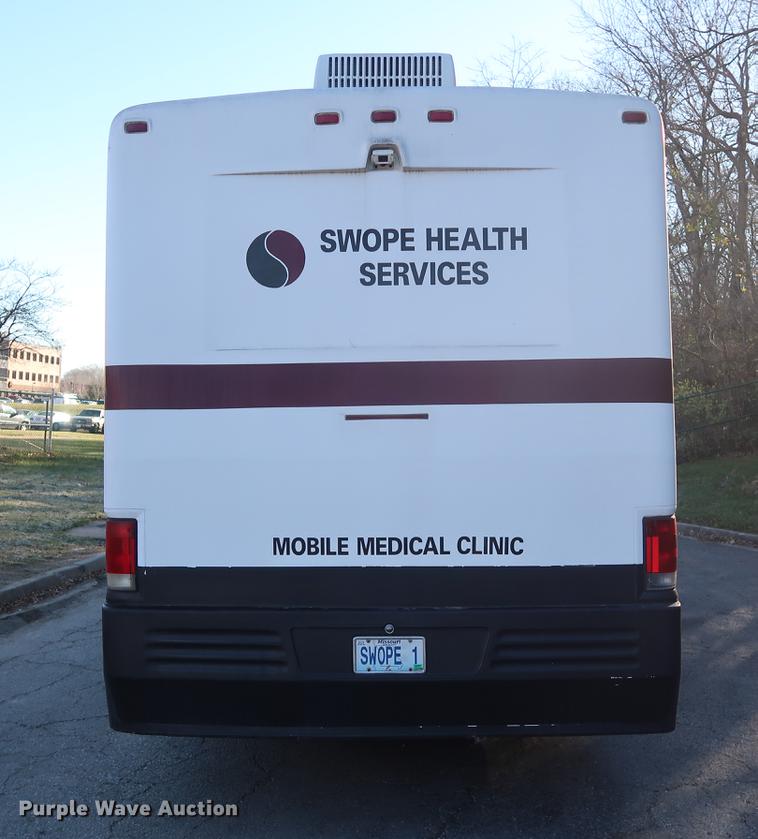 image for item DA8524 2004 Workhorse W22 mobile medical clinic RV