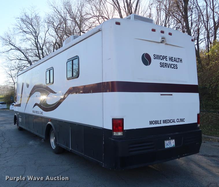 image for item DA8524 2004 Workhorse W22 mobile medical clinic RV