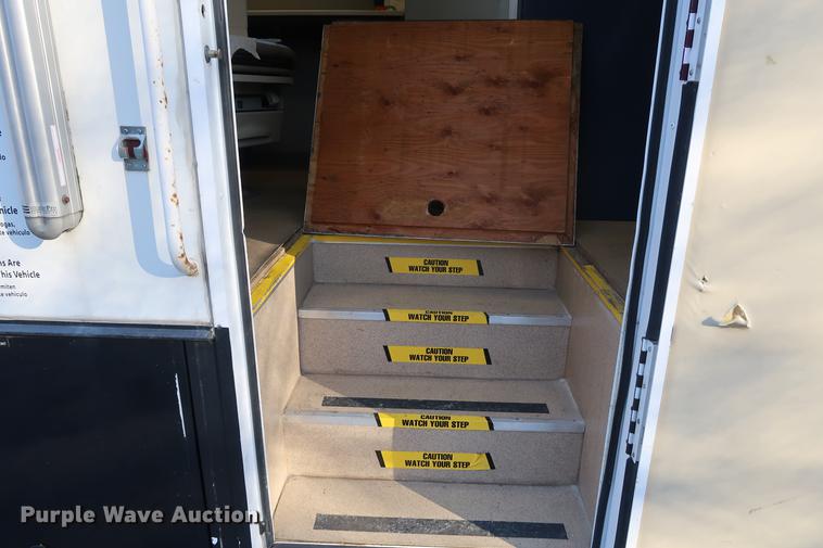 image for item DA8524 2004 Workhorse W22 mobile medical clinic RV