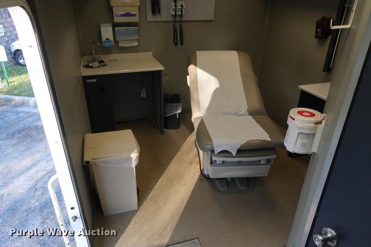 image for item DA8524 2004 Workhorse W22 mobile medical clinic RV