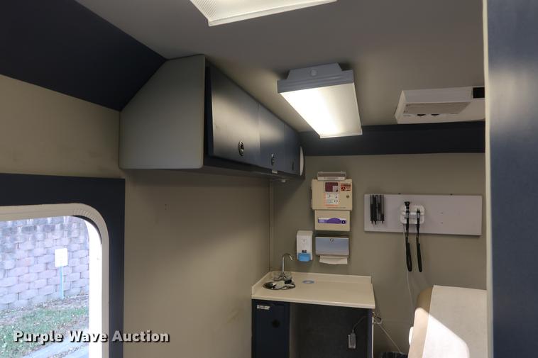 image for item DA8524 2004 Workhorse W22 mobile medical clinic RV