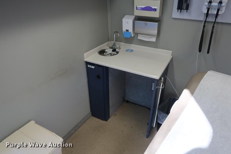 image for item DA8524 2004 Workhorse W22 mobile medical clinic RV