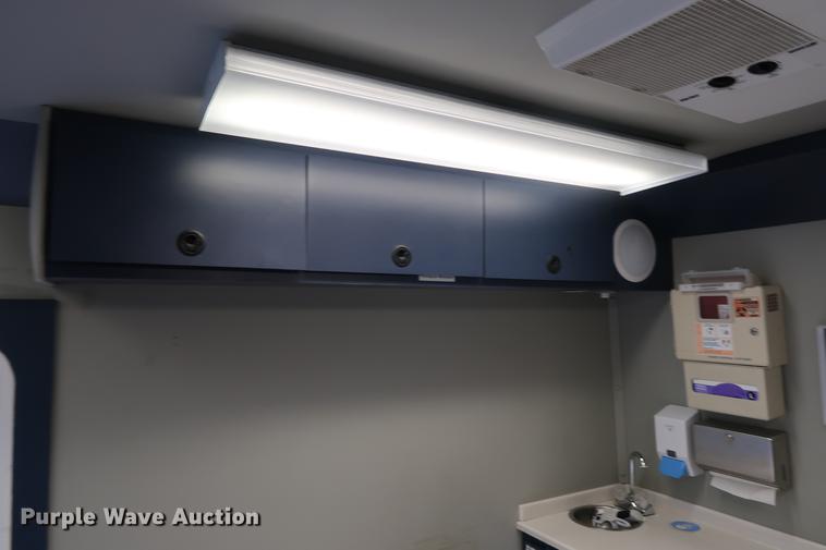 image for item DA8524 2004 Workhorse W22 mobile medical clinic RV