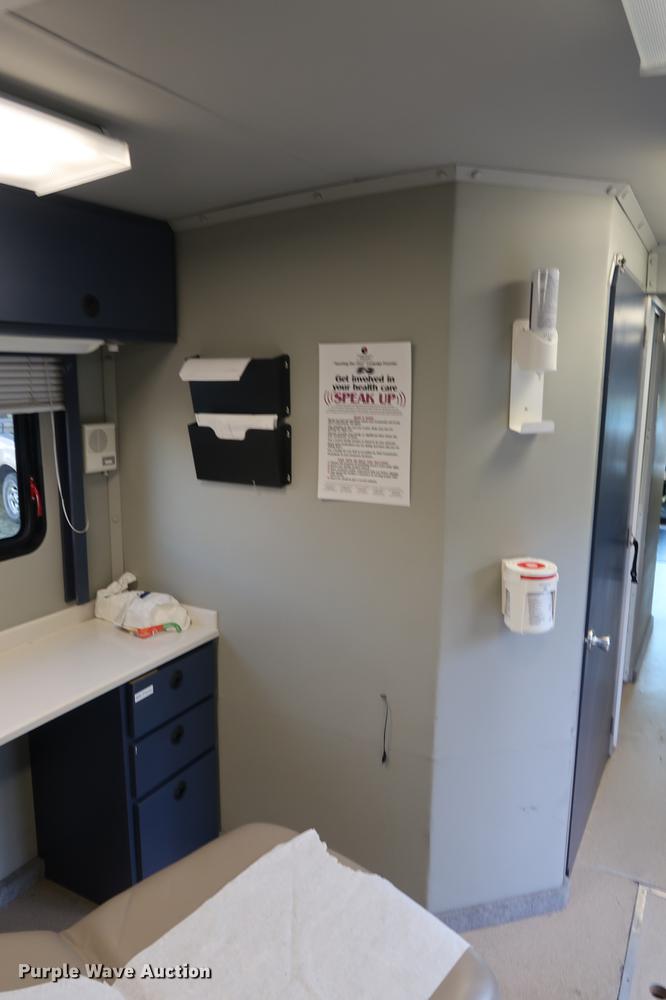 image for item DA8524 2004 Workhorse W22 mobile medical clinic RV