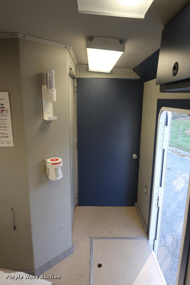 image for item DA8524 2004 Workhorse W22 mobile medical clinic RV