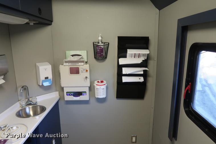 image for item DA8524 2004 Workhorse W22 mobile medical clinic RV