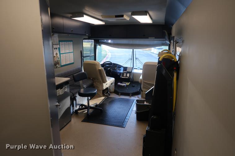 image for item DA8524 2004 Workhorse W22 mobile medical clinic RV
